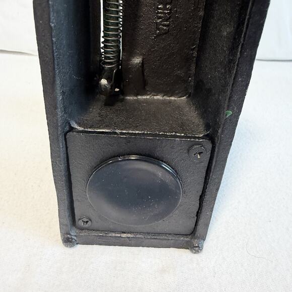 VTG Mechanical Cast Iron Jumping Monkey Coin Bank Works and in Good Condition!! - Picture 6 of 9